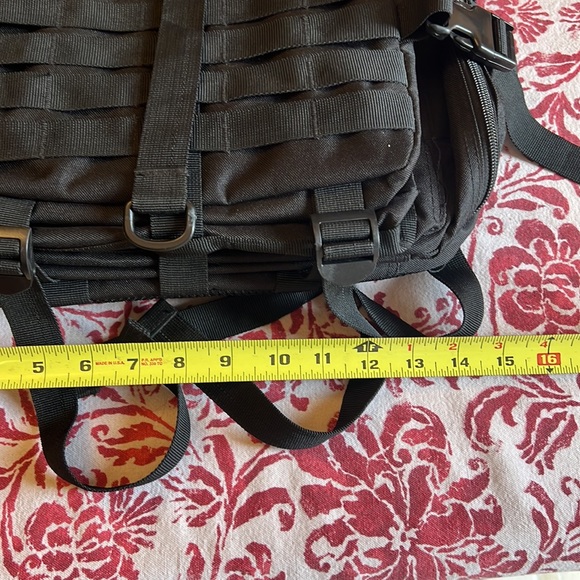 Tactical bug out backpack, large and black - Picture 2 of 5